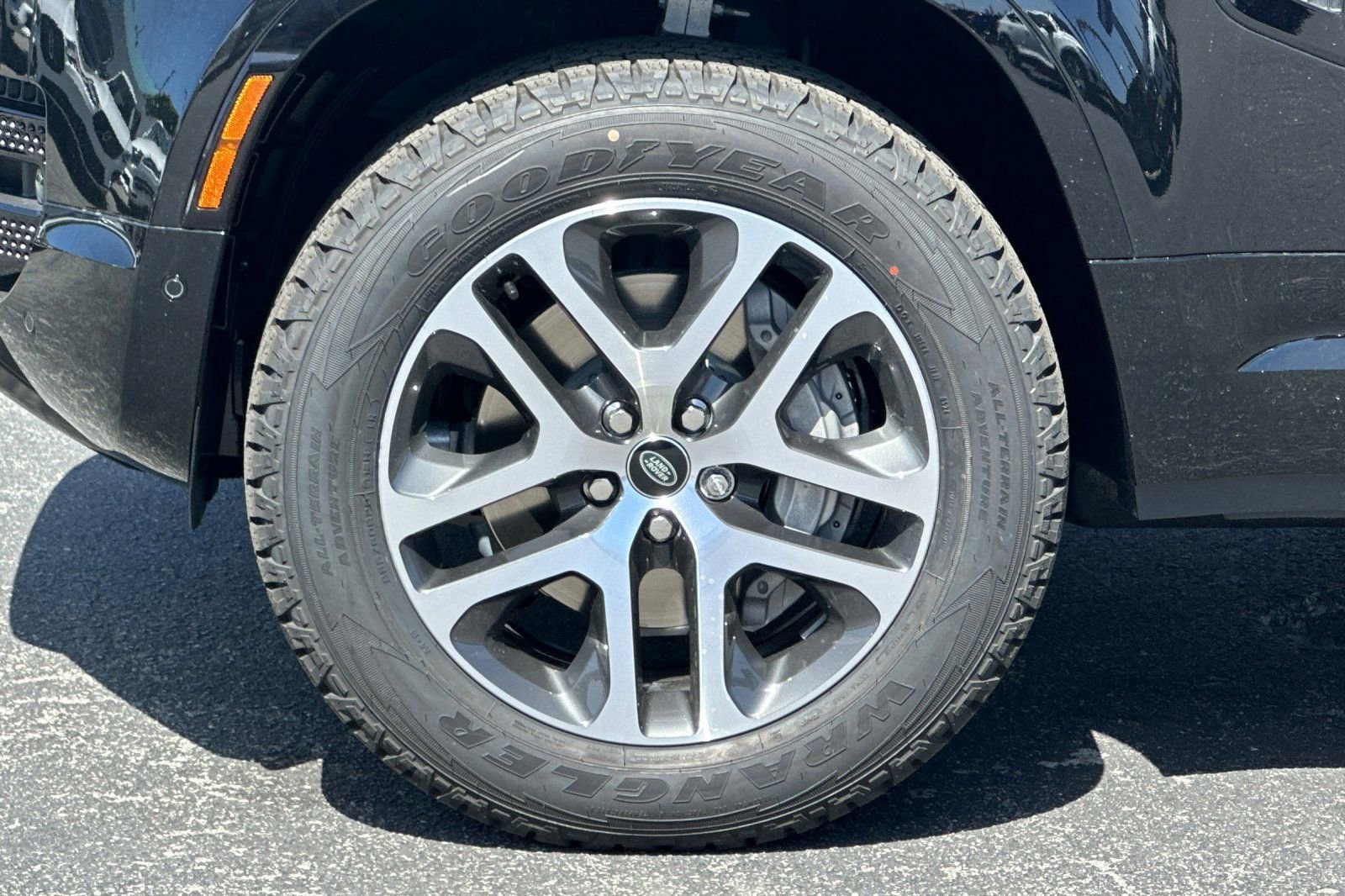 New 2024 Land Rover Defender 130 X-Dynamic SE image 24