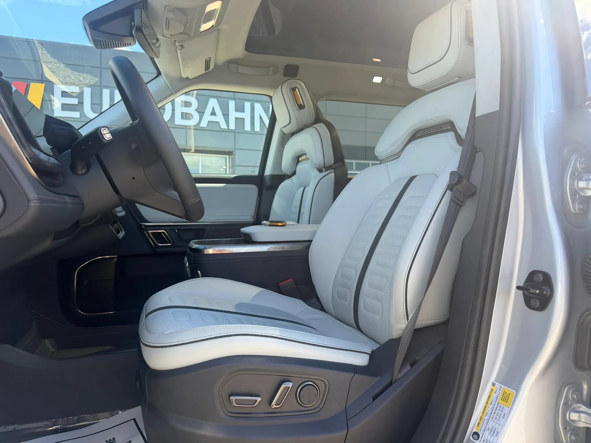 Used 2024 Rivian R1S Adventure Dual AWD/4WD image 7