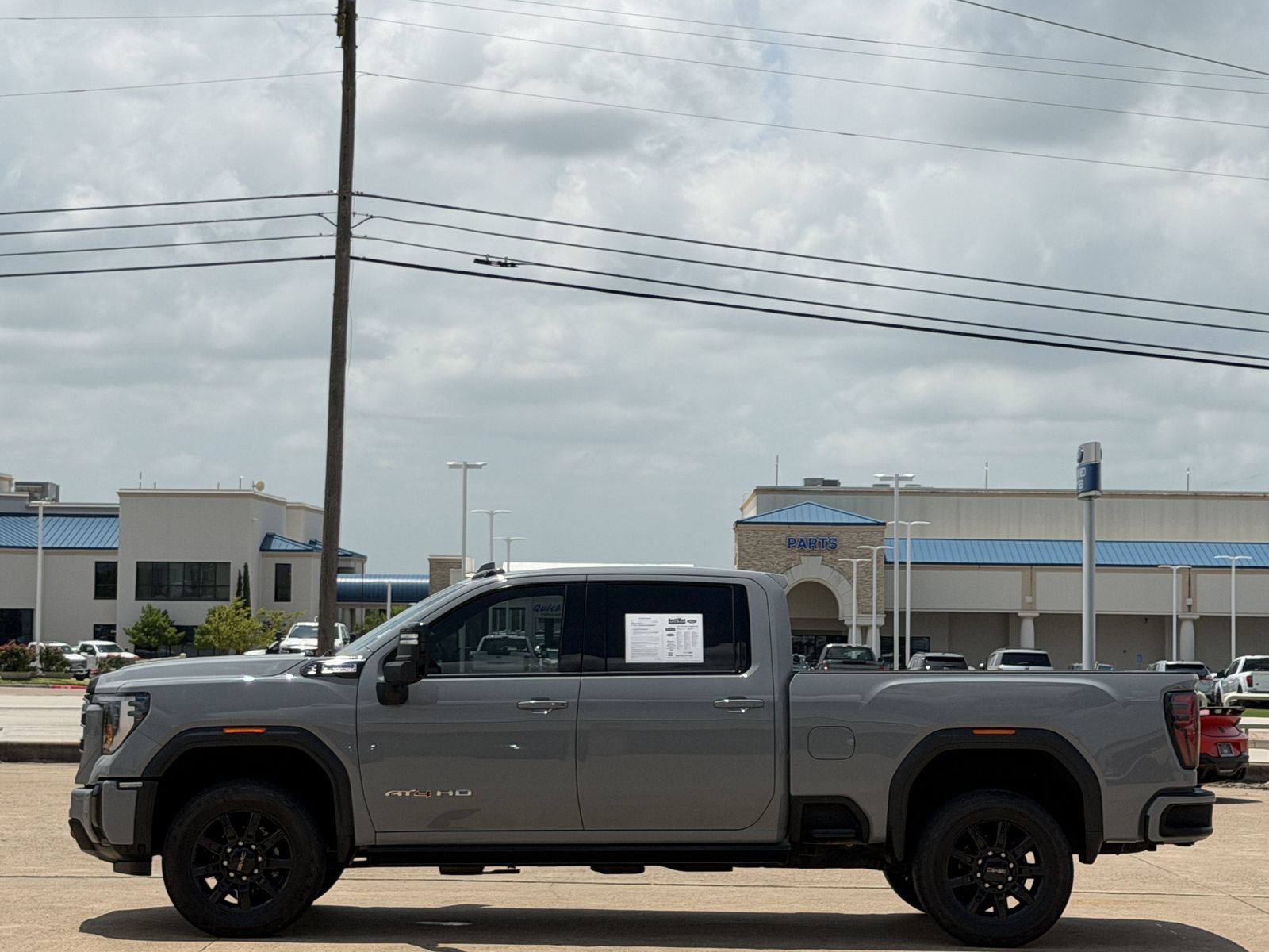 Used 2025 GMC Sierra 2500 AT4 w/ AT4 Premium Plus Package AWD/4WD image 7