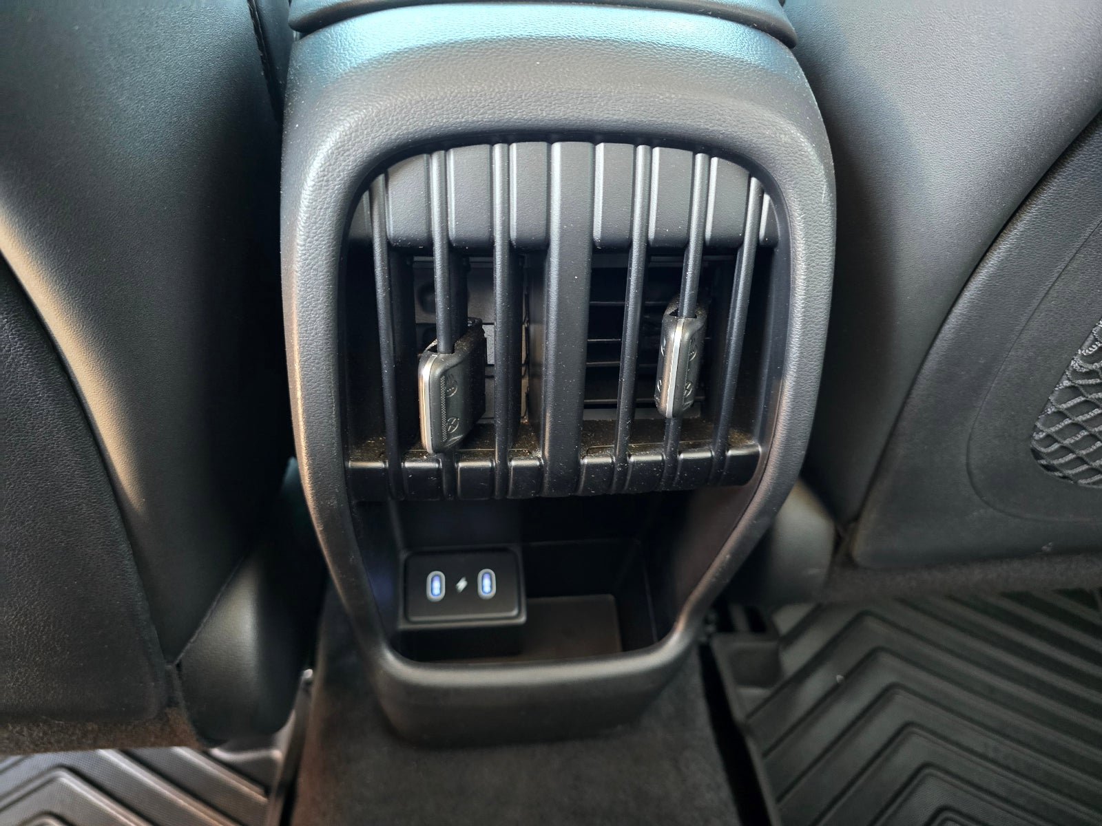 Used 2024 Hyundai Kona Limited AWD/4WD image 24