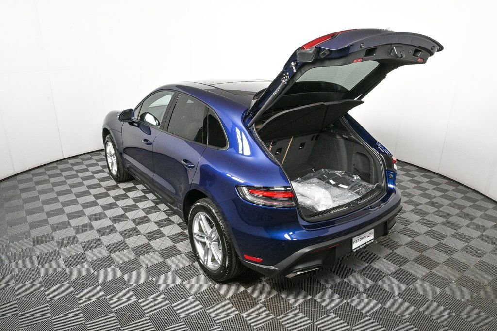 Certified 2026 Porsche Macan image 33