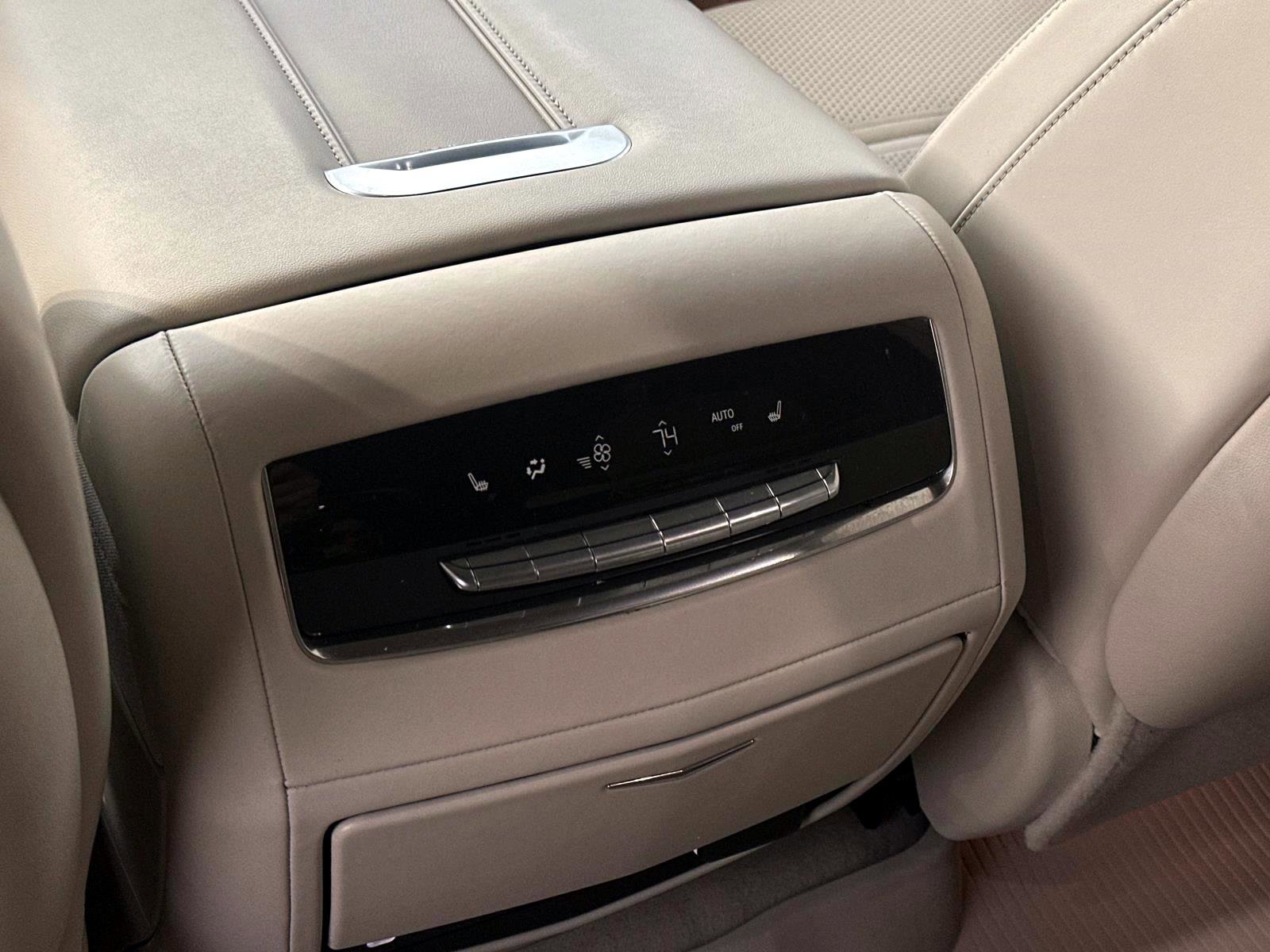 Used 2024 Cadillac Escalade Premium Luxury Platinum image 15