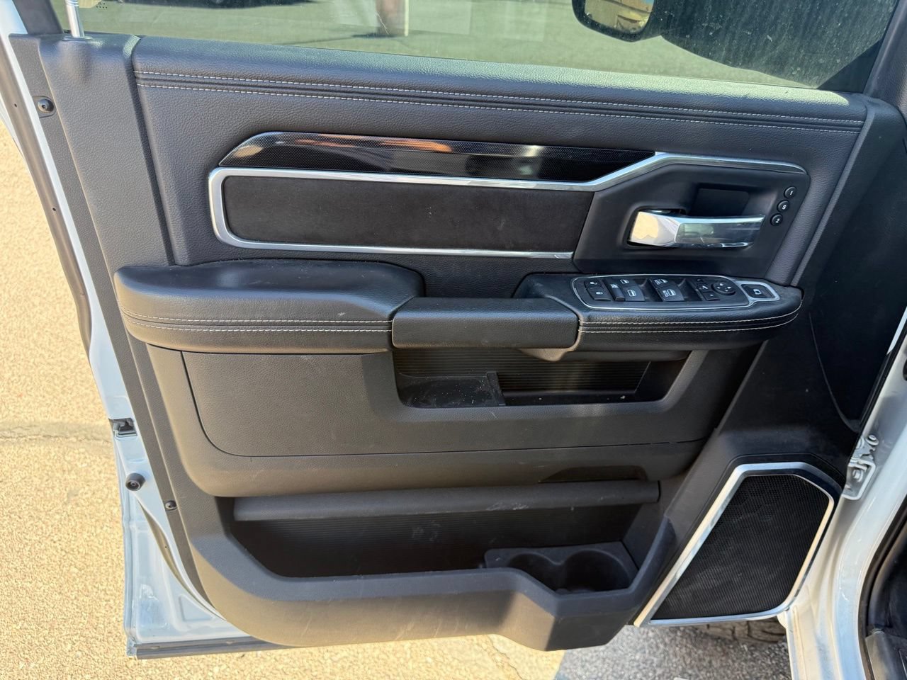 Used 2022 RAM 2500 Laramie w/ Night Edition AWD/4WD image 15