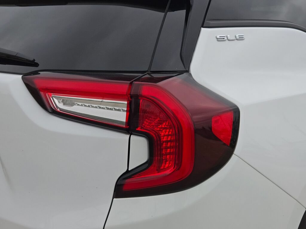 Used 2024 GMC Terrain SLE FWD image 16