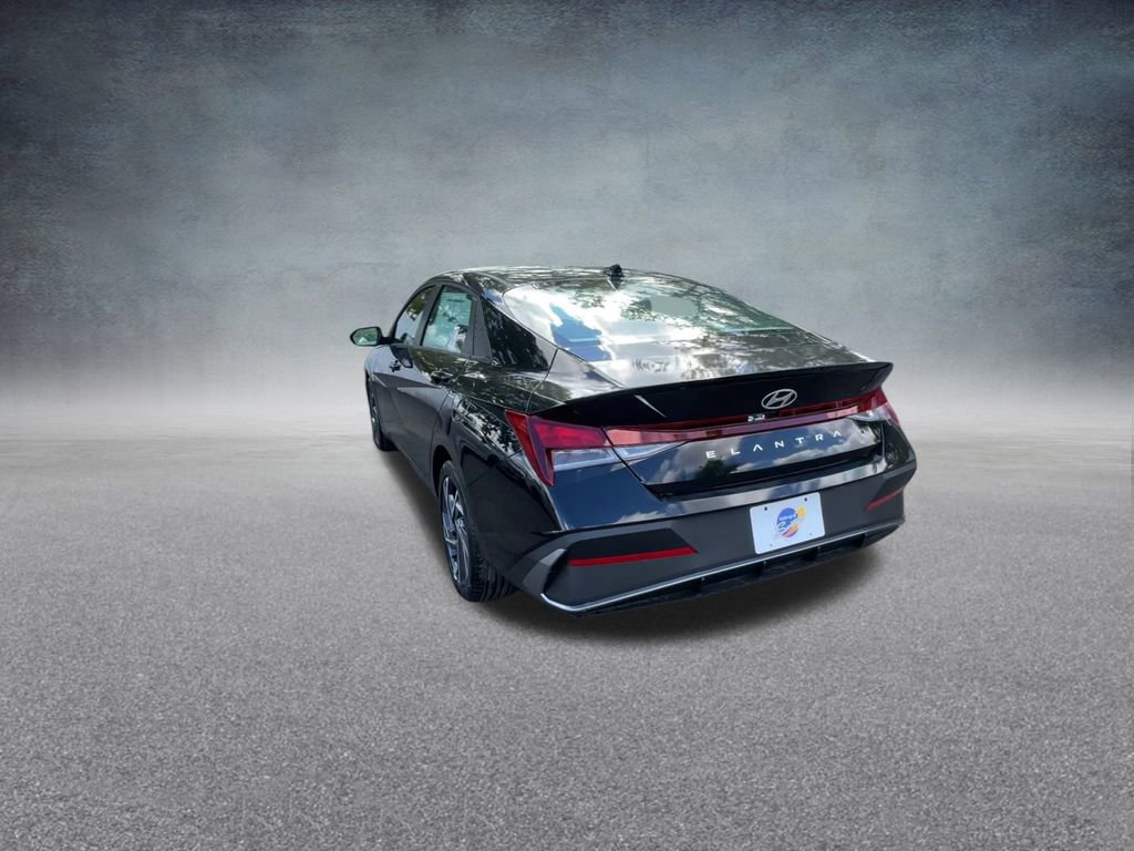 Used 2025 Hyundai Elantra Sport image 18