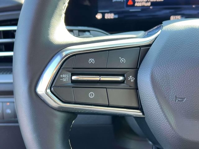 Certified 2025 Chevrolet Traverse LT FWD image 23