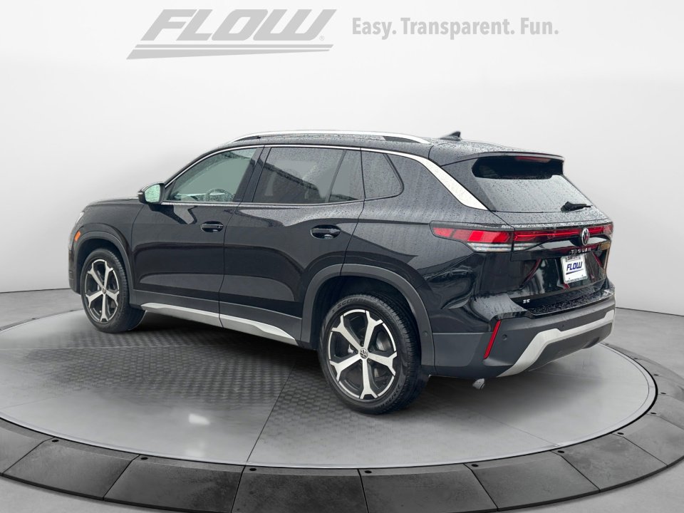 Used 2025 Volkswagen Tiguan SE image 5