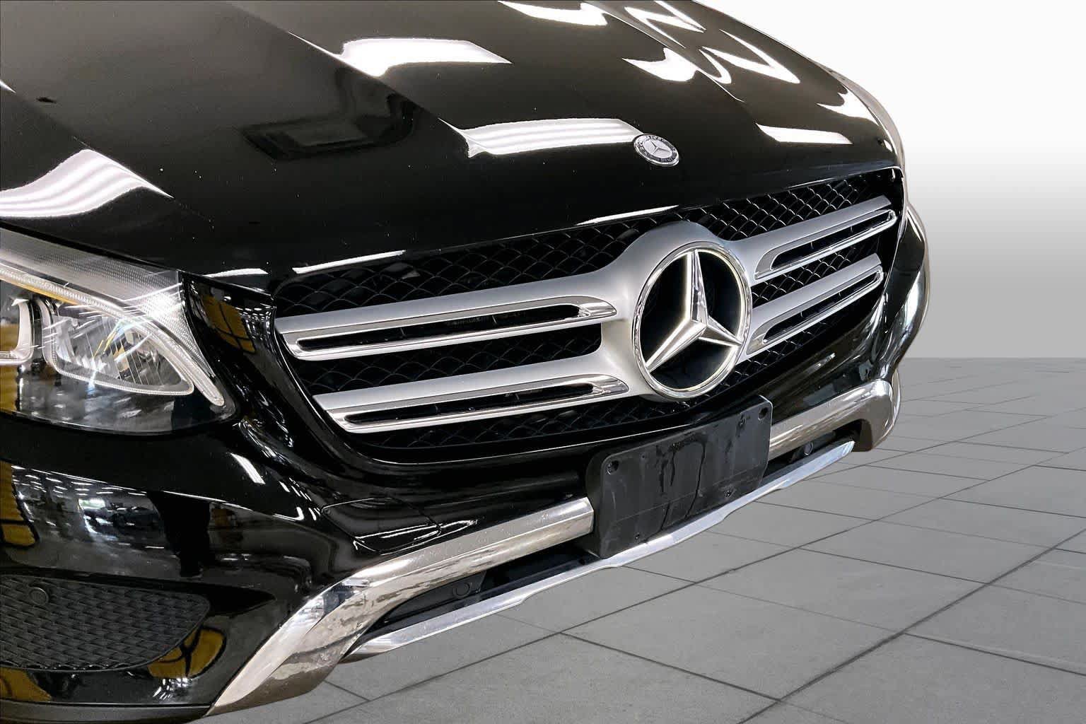 Used 2017 Mercedes-Benz GLC 300 4MATIC image 32