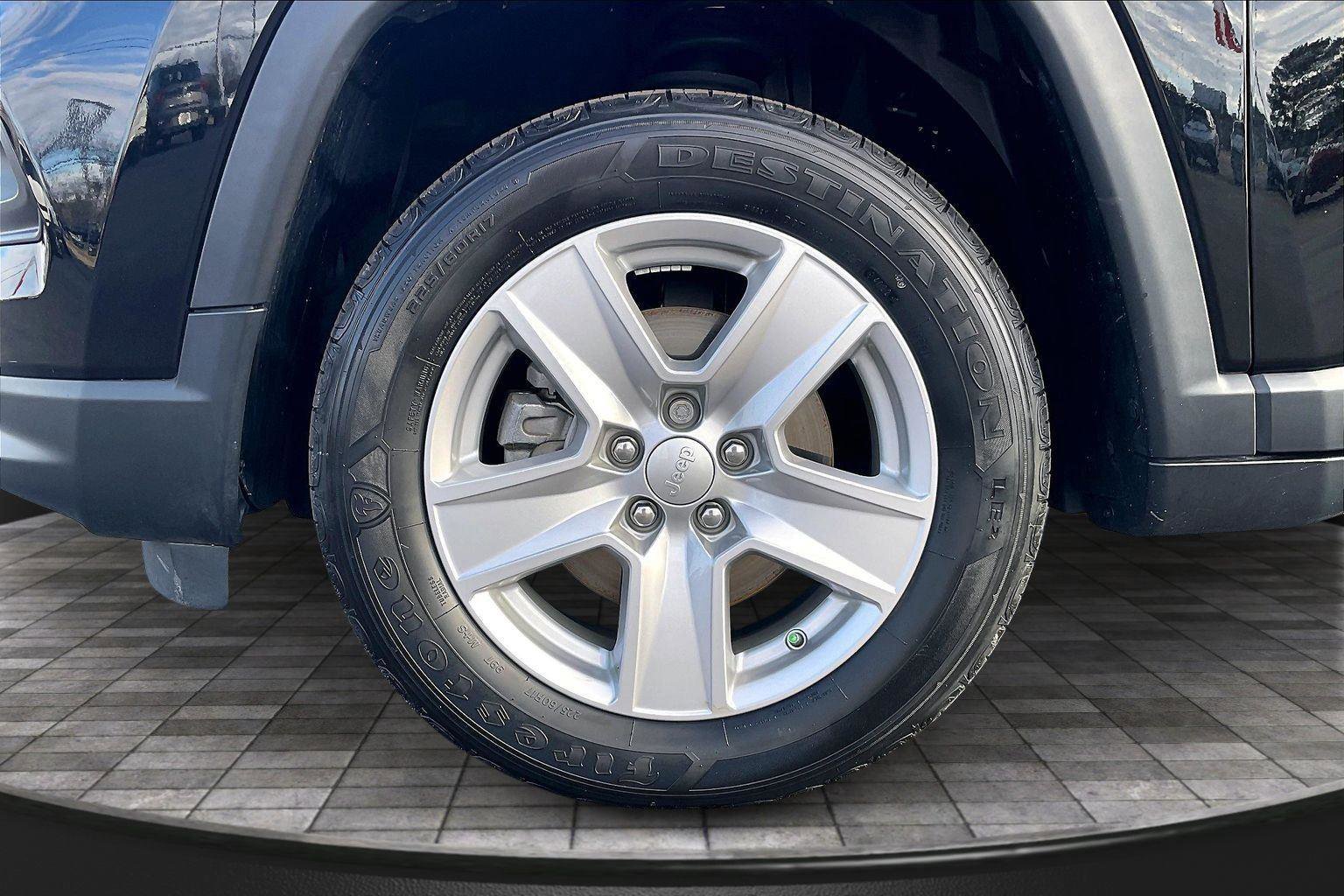 Used 2022 Jeep Compass Latitude image 10