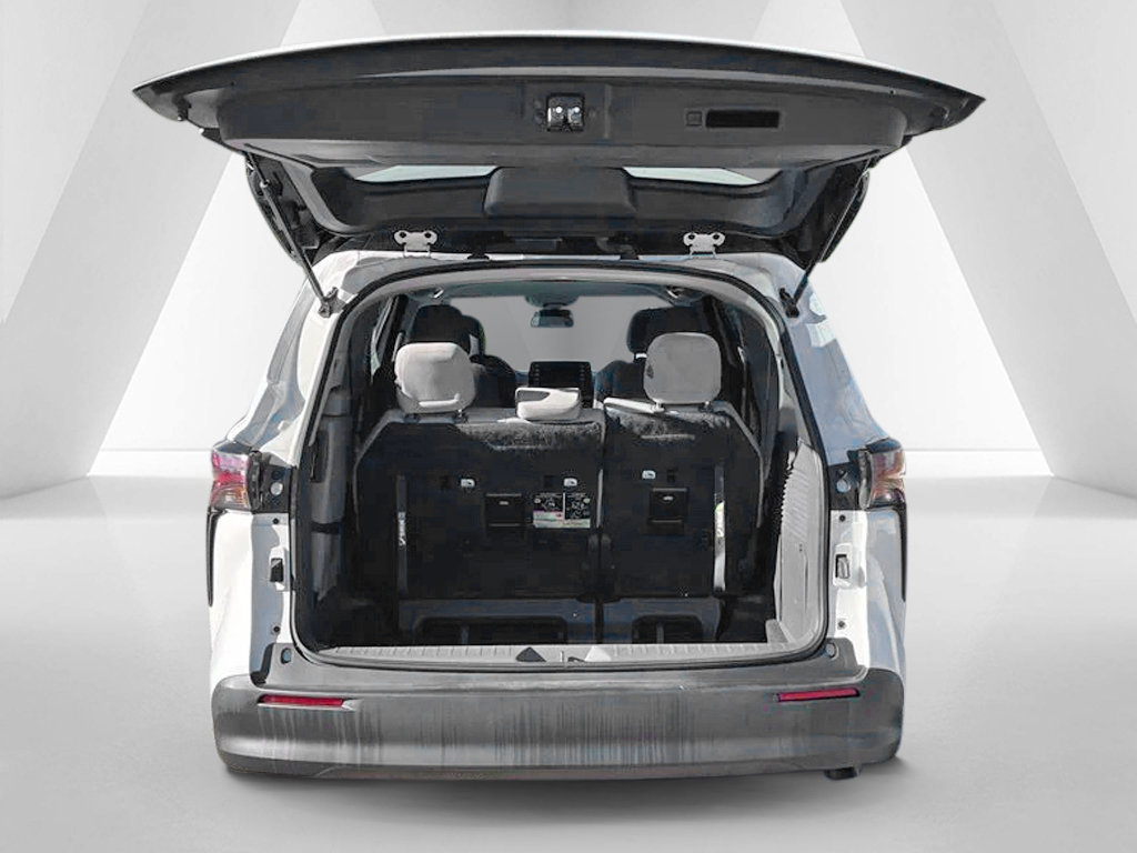 Used 2024 Toyota Sienna LE FWD image 8