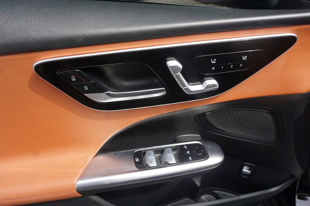 Used 2022 Mercedes-Benz C 300 Sedan w/ Exclusive Trim Package image 4