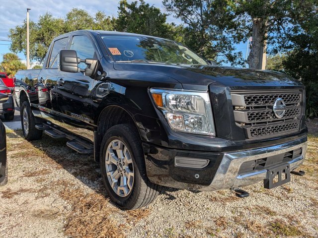 Used 2022 Nissan Titan SV w/ SV Convenience Package image 2