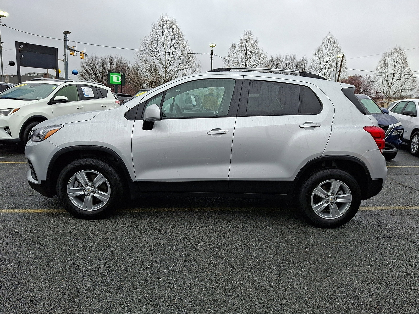 Used 2022 Chevrolet Trax LT w/ LT Convenience Package image 7