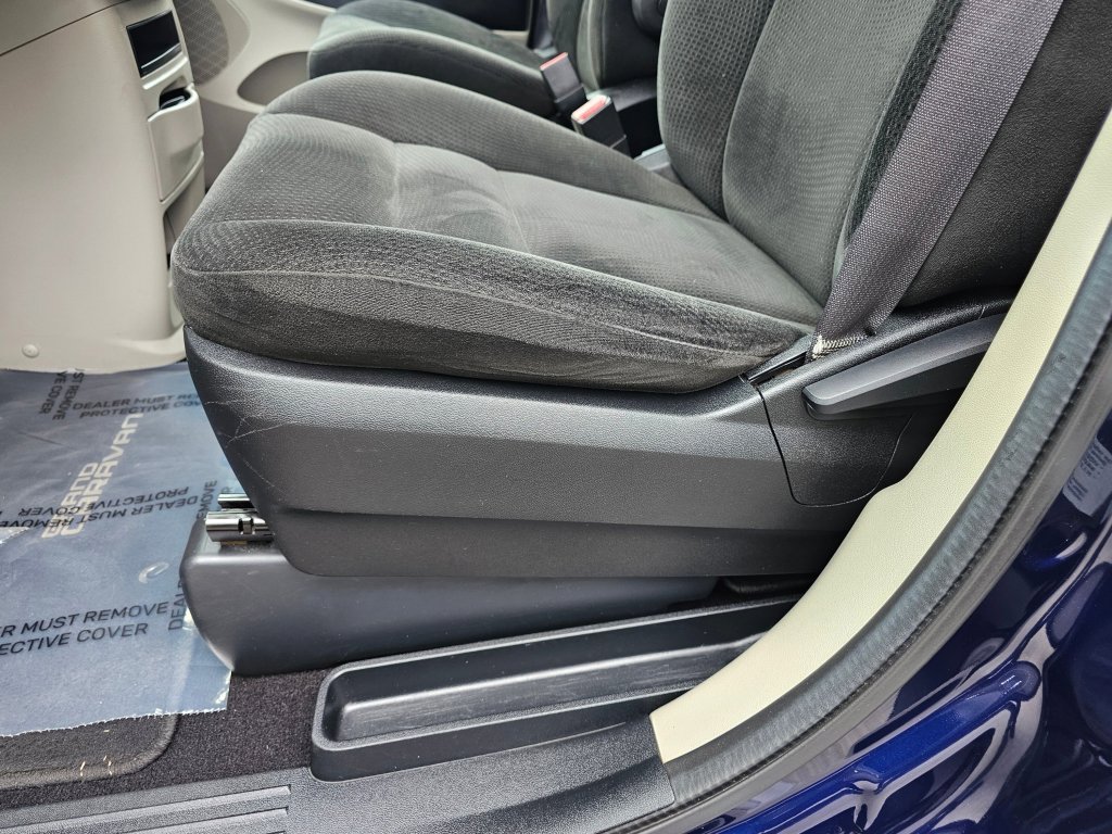 Used 2016 Dodge Grand Caravan SE w/ Quick Order Package 29E SE image 30