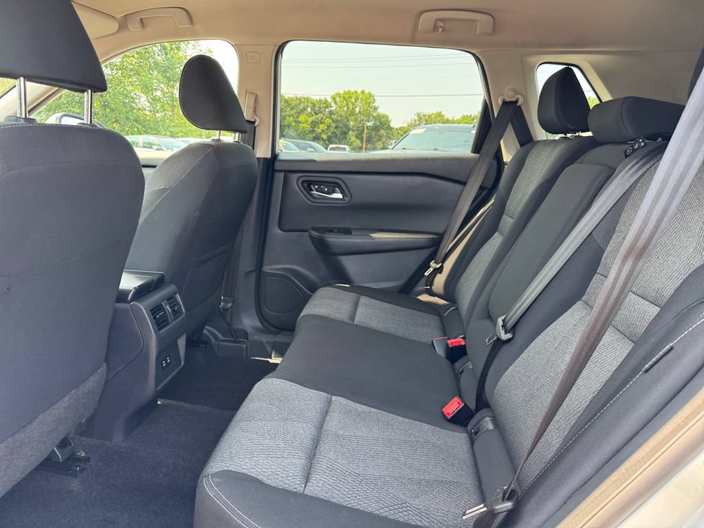 Used 2025 Nissan Rogue SV AWD/4WD image 35
