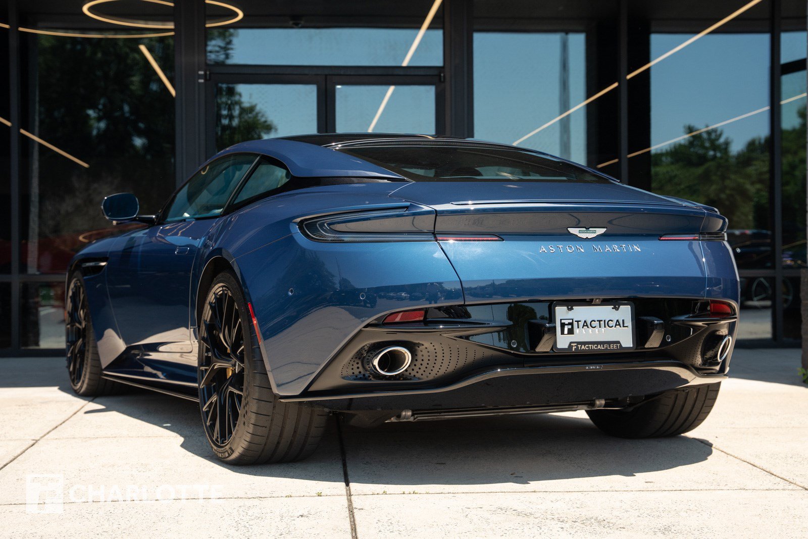 Used 2025 Aston Martin DB12 Coupe RWD image 13