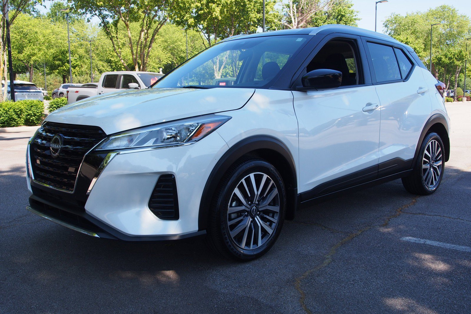 Used 2024 Nissan Kicks SV FWD image 3