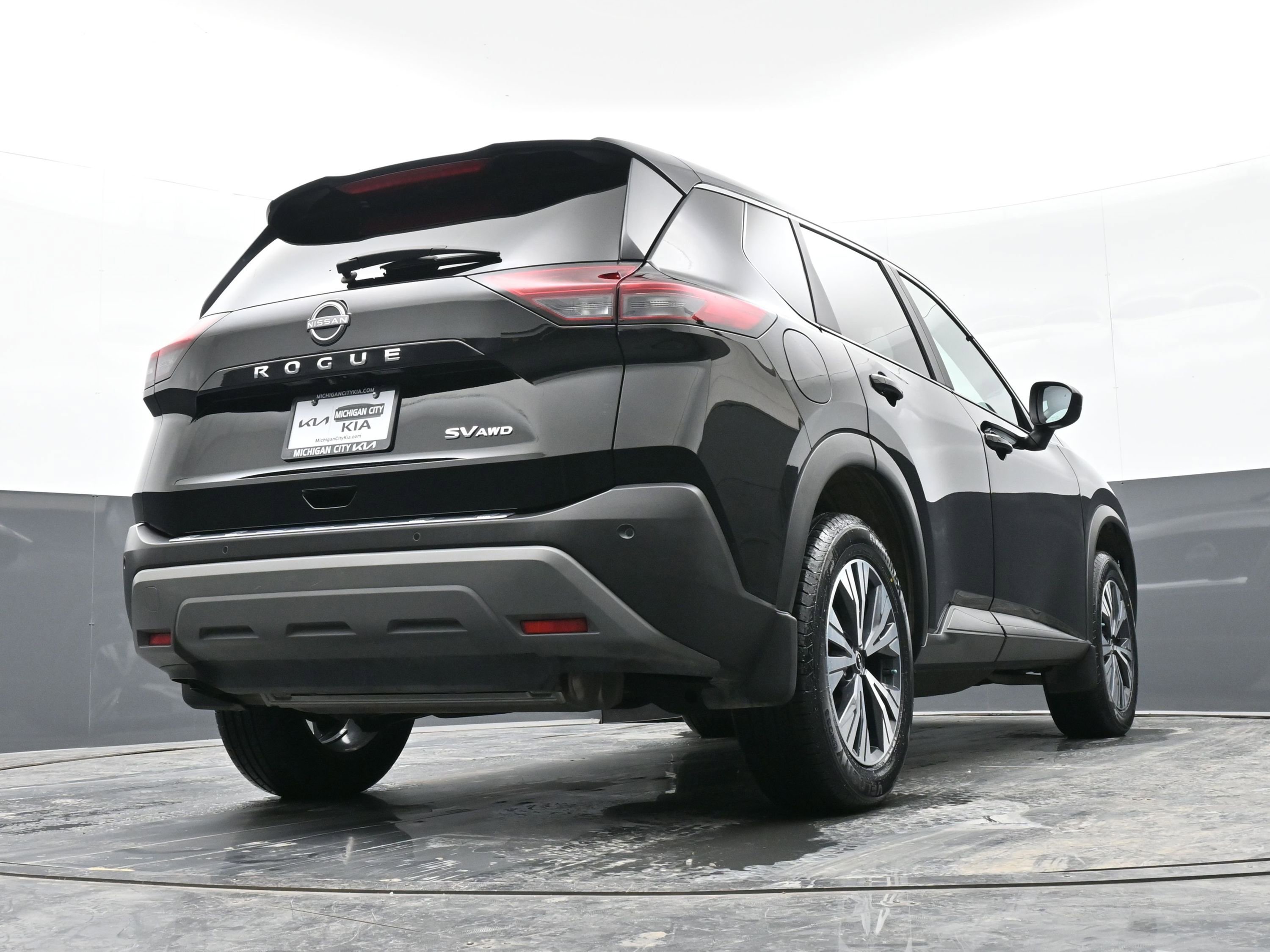 Used 2023 Nissan Rogue SV image 43