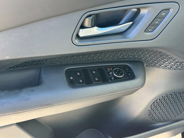 Used 2024 Nissan Ariya AWD image 21