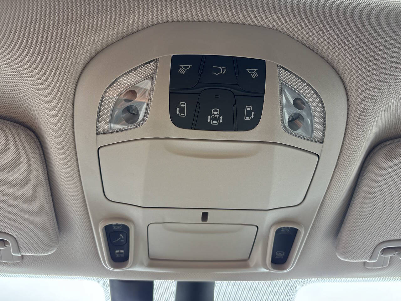 Used 2020 Chrysler Pacifica Limited w/ Advanced Safetytec Group FWD image 22