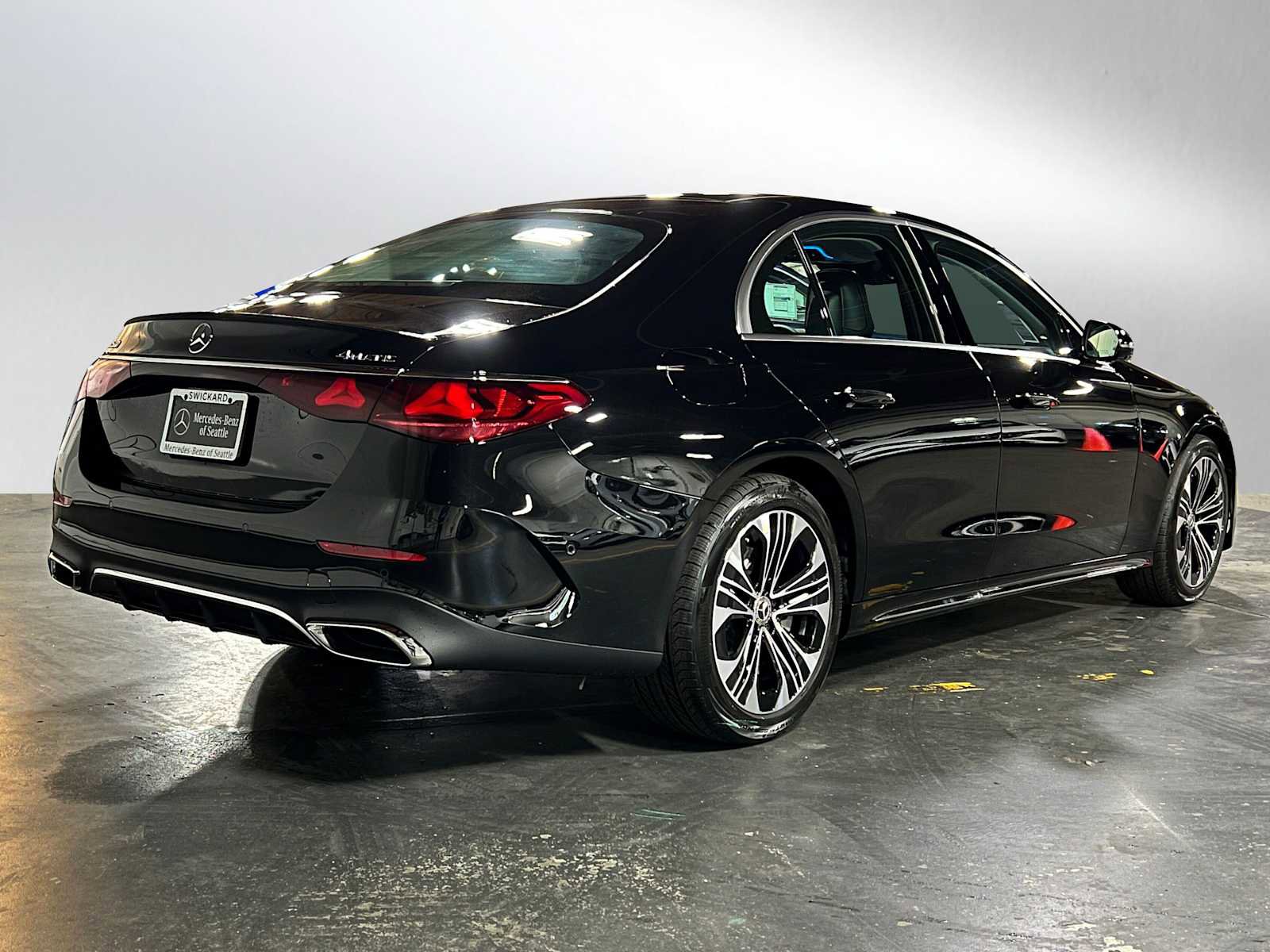 New 2026 Mercedes-Benz E 350 4MATIC Sedan image 3