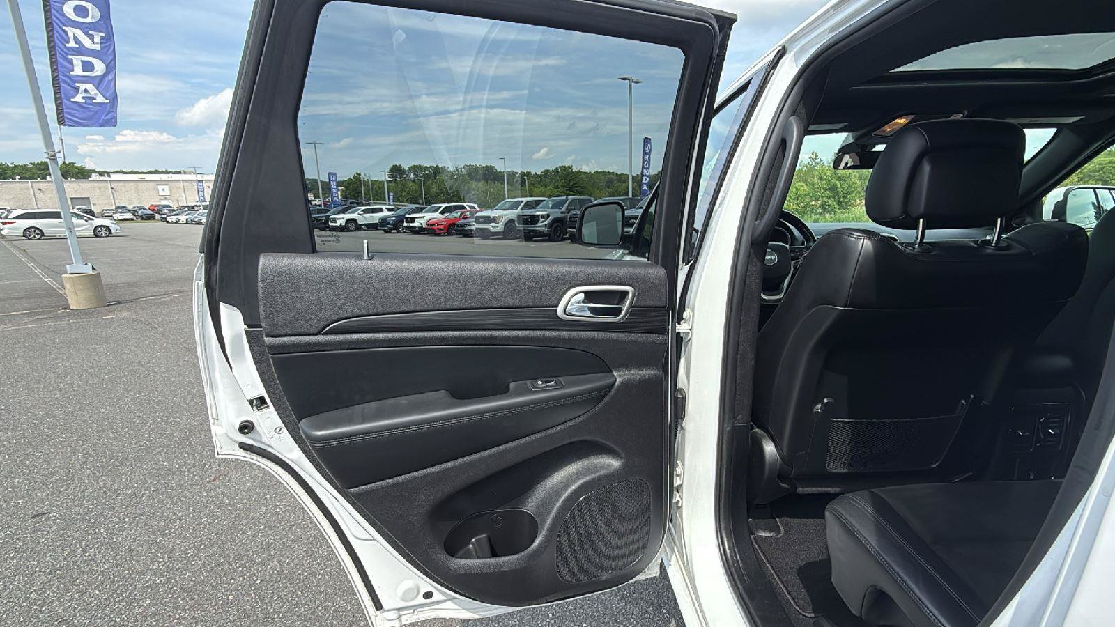 Used 2021 Jeep Grand Cherokee Laredo X AWD/4WD image 22