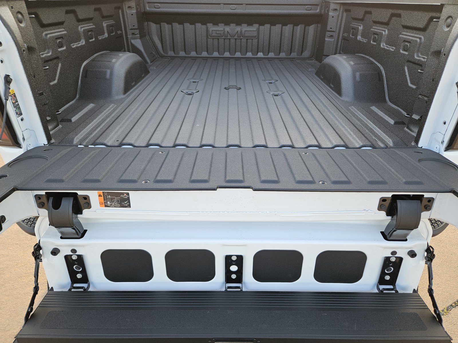 New 2026 GMC Sierra 2500 AT4 w/ AT4 Premium Plus Package AWD/4WD image 22
