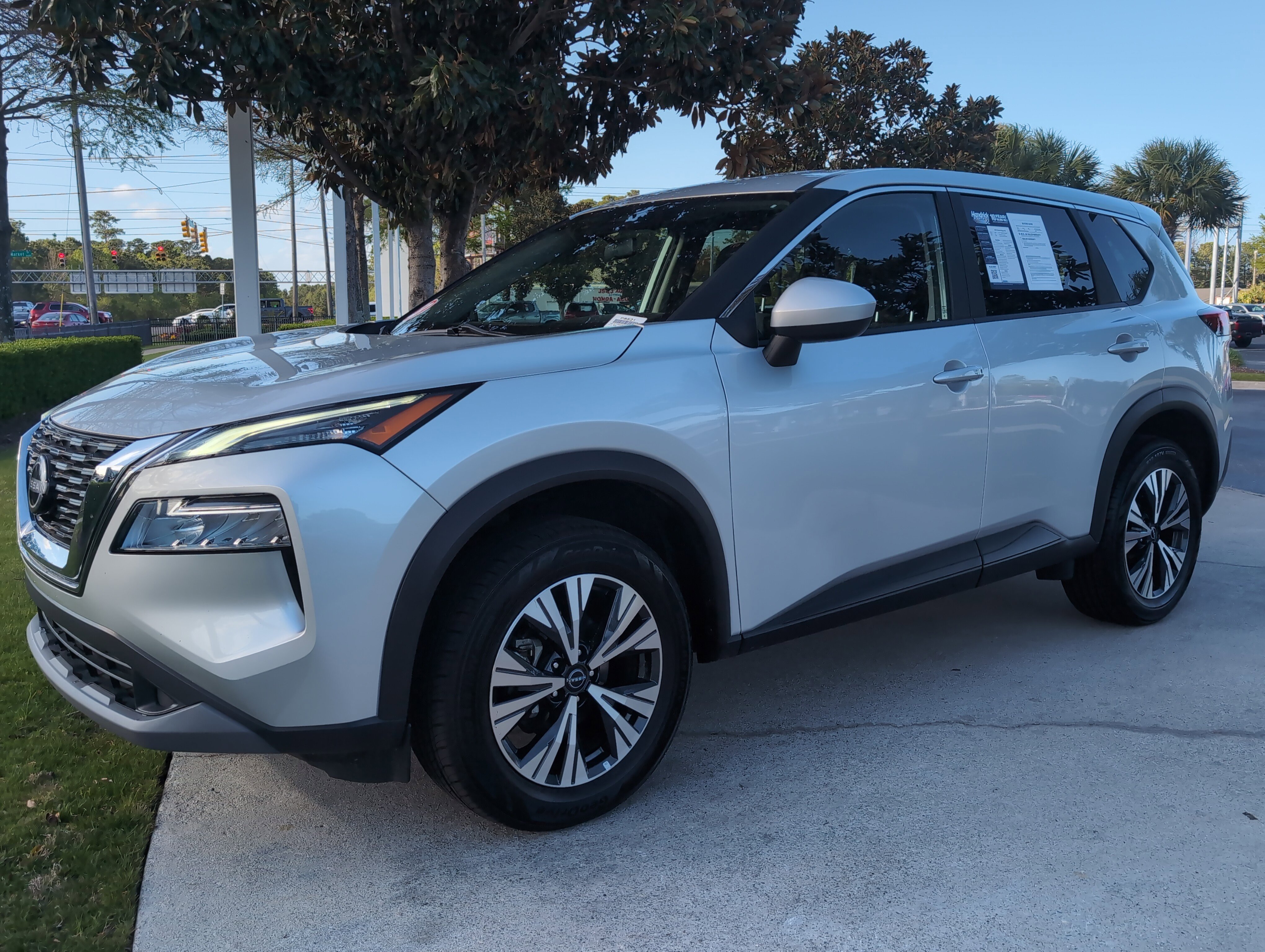 Used 2023 Nissan Rogue SV AWD/4WD image 5