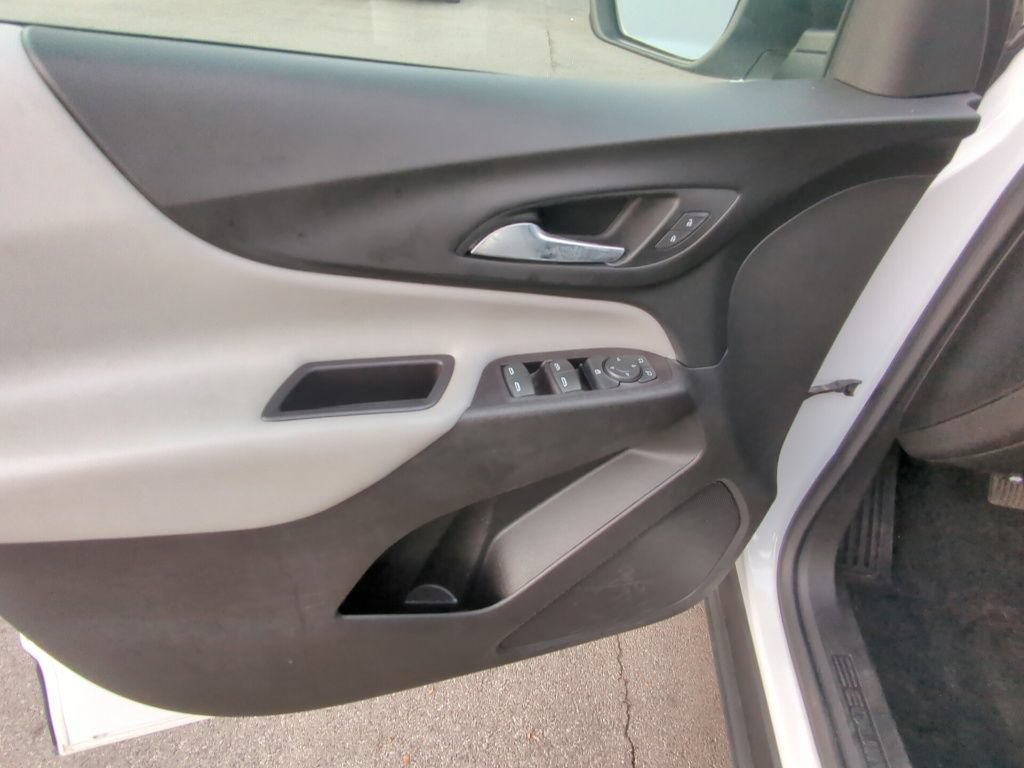 Used 2022 Chevrolet Equinox LS w/ LPO, Floor Liner Package FWD image 8