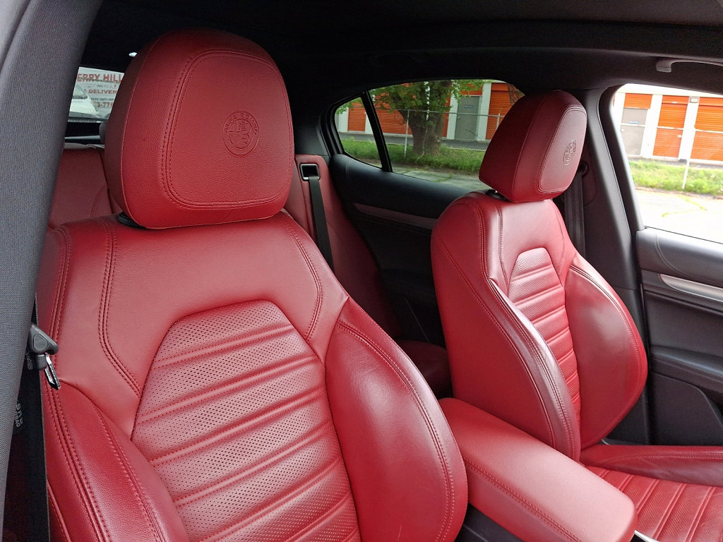 Used 2022 Alfa Romeo Stelvio Veloce AWD/4WD image 13
