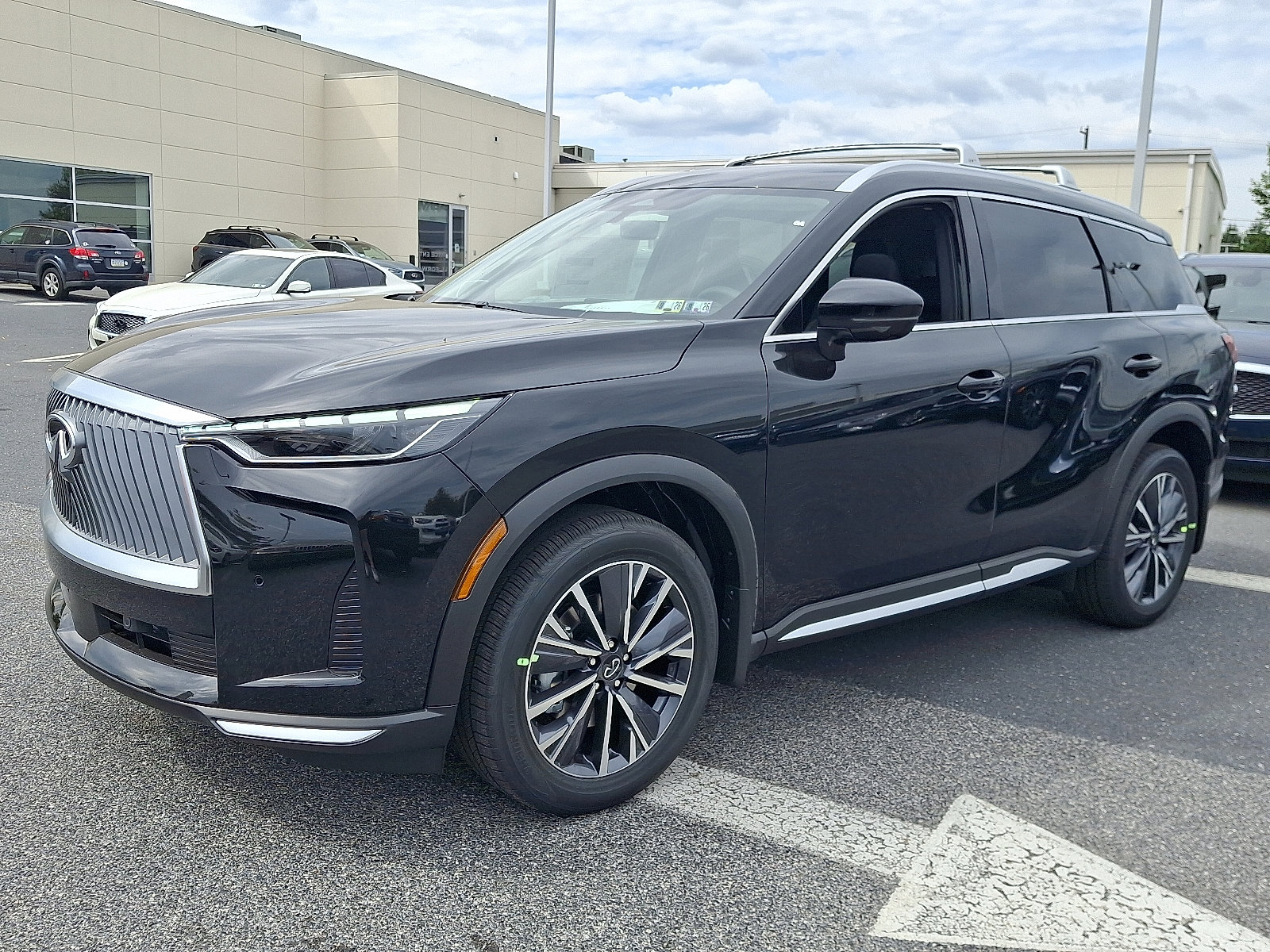 New 2026 INFINITI QX60 Luxe w/ Cargo Package image 2