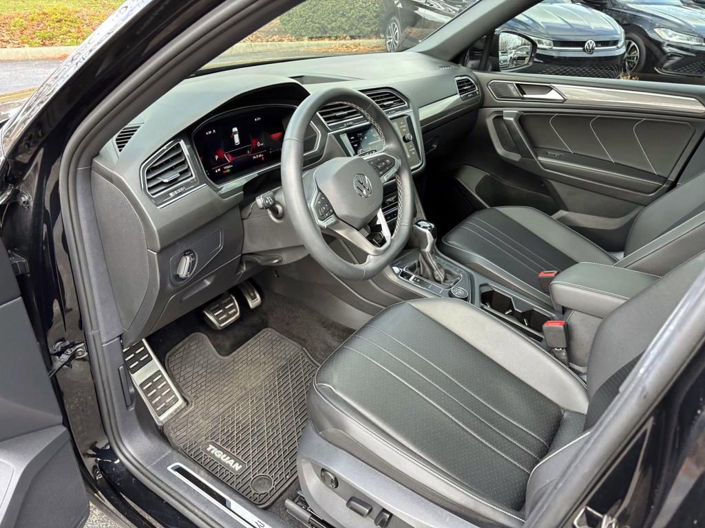 Used 2023 Volkswagen Tiguan SE R-Line image 24