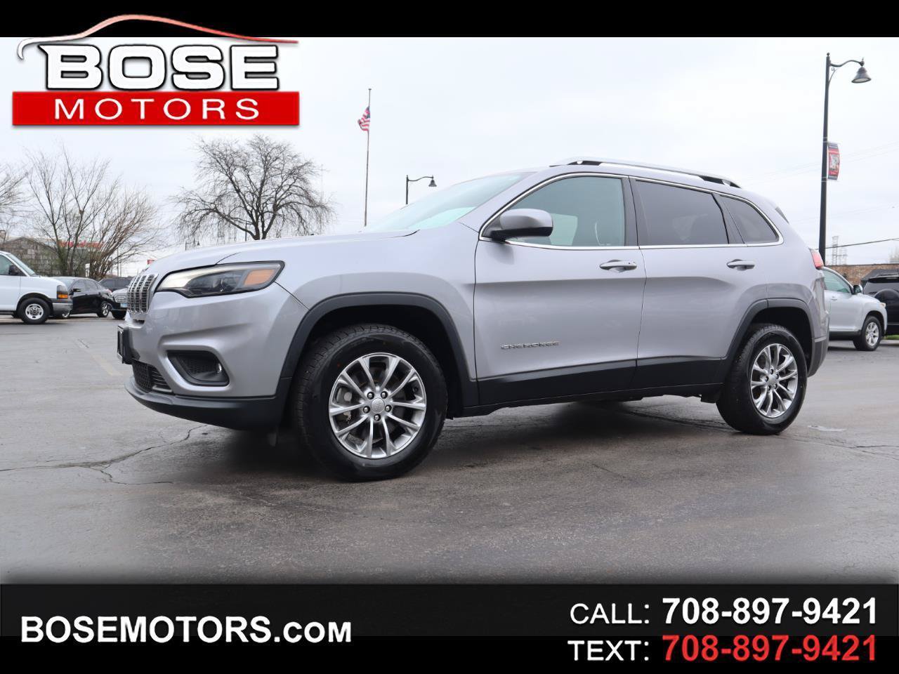 Used 2019 Jeep Cherokee Latitude Plus w/ Cold Weather Group AWD/4WD image 1