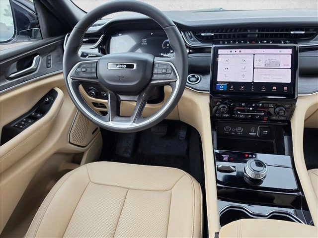 Used 2023 Jeep Grand Cherokee L Limited w/ Luxury Tech Group II AWD/4WD image 21