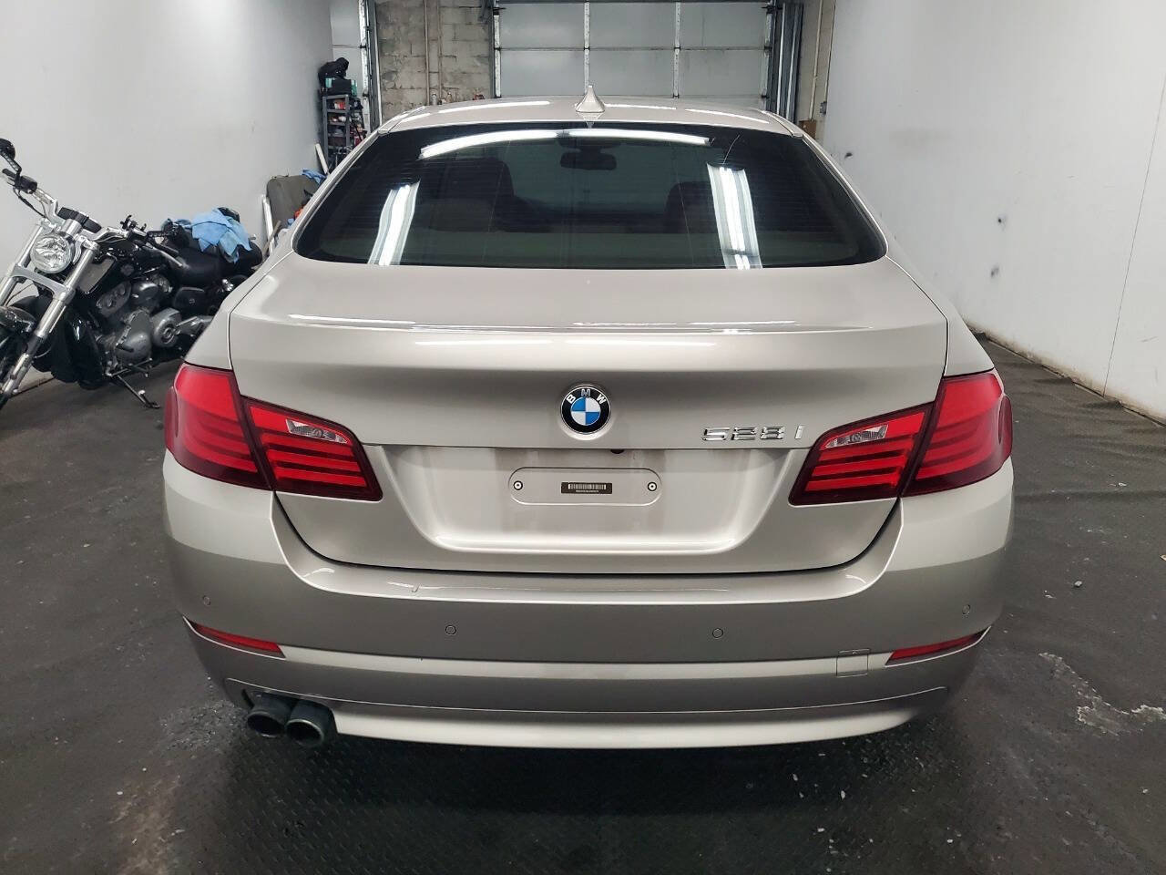 Used 2012 BMW 528i xDrive Sedan image 6
