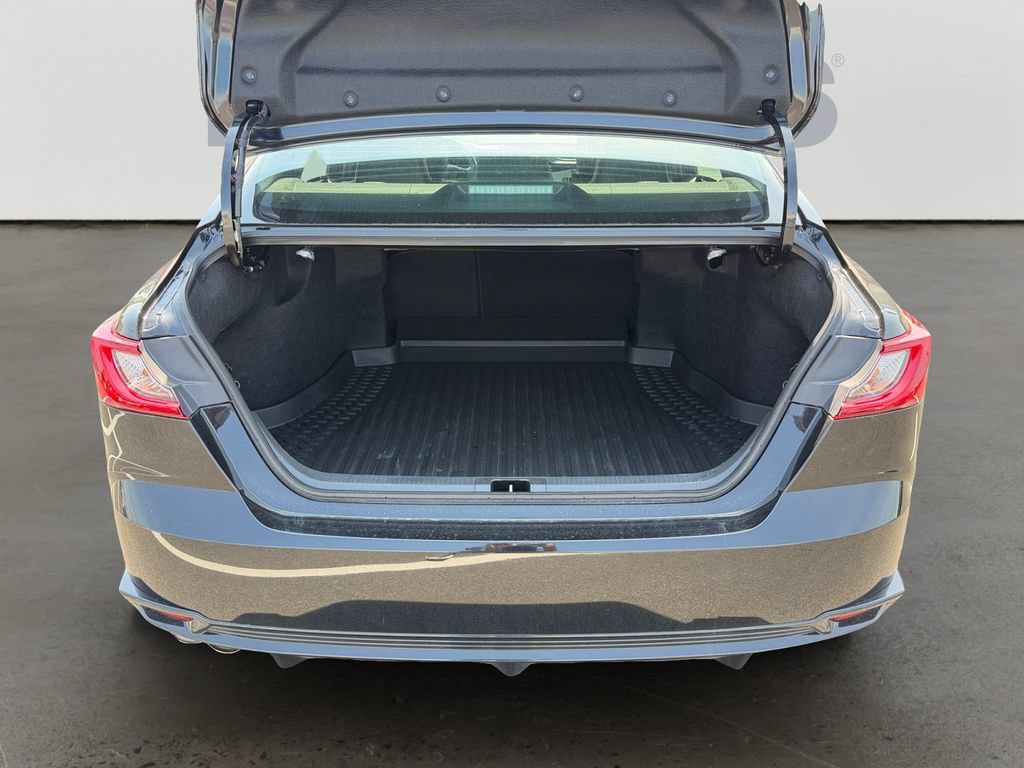 Used 2026 Toyota Camry Hybrid AWD/4WD image 13