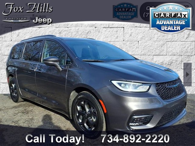 Used 2021 Chrysler Pacifica Limited w/ Uconnect Theater Family Group