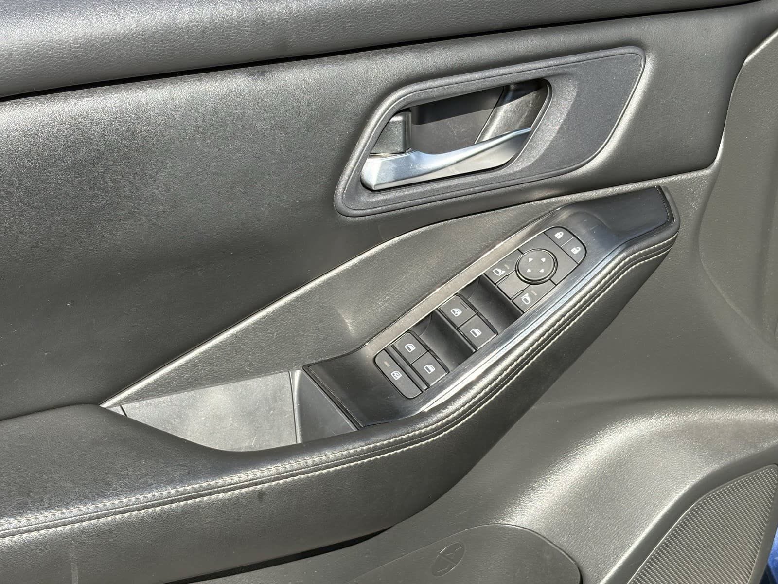 Used 2024 Nissan Rogue SV FWD image 21