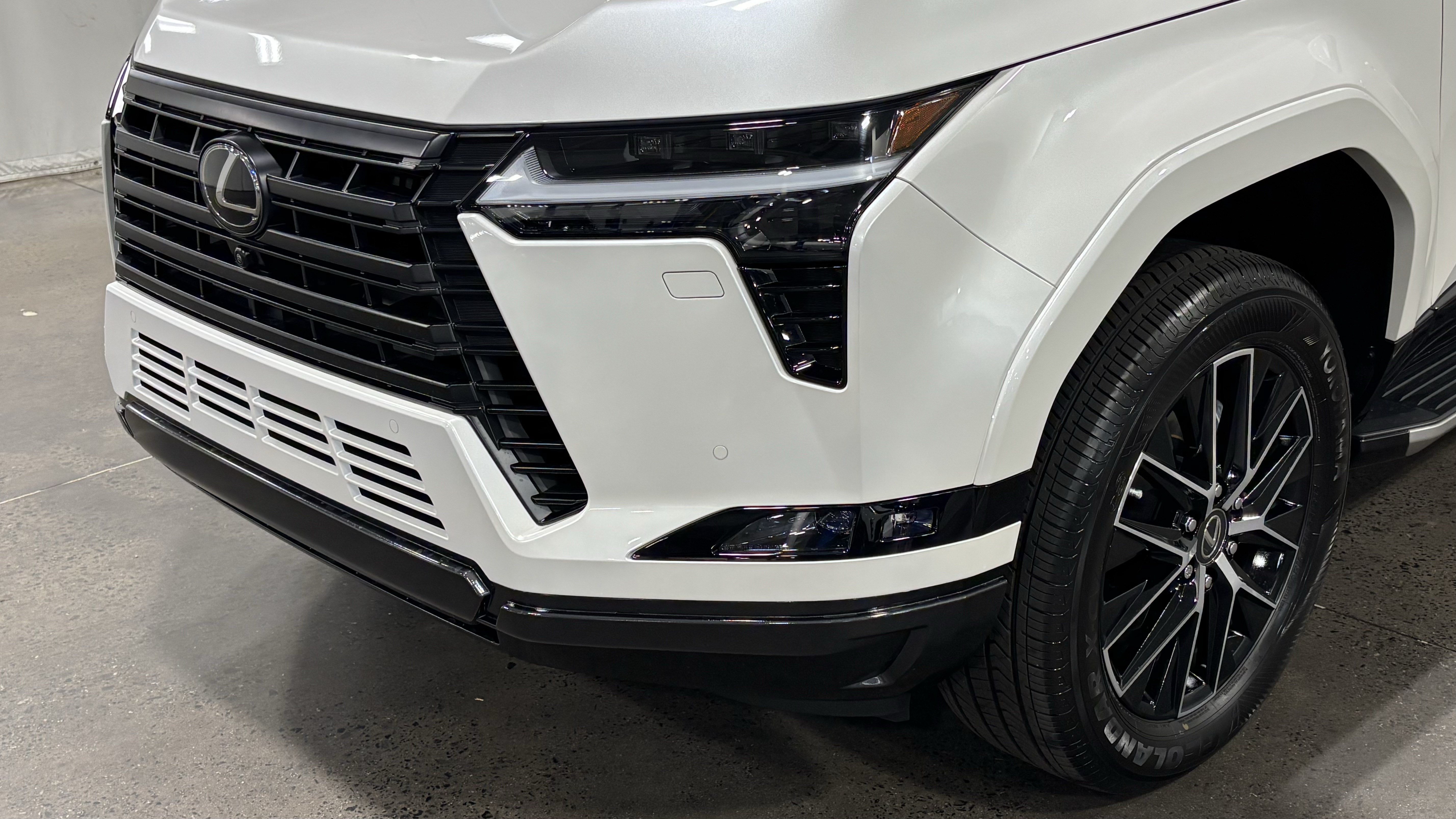 New 2026 Lexus GX 550 w/ Accessory Package (2T) AWD/4WD image 7
