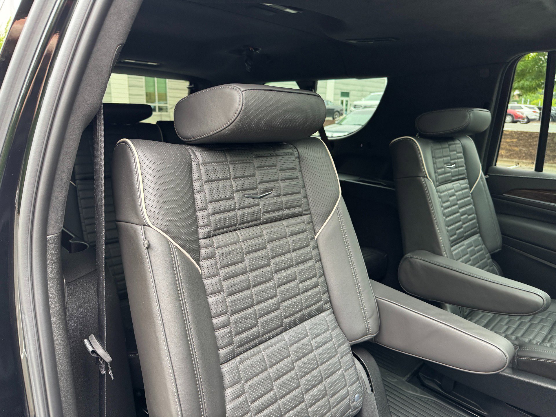 Used 2024 Cadillac Escalade ESV Sport Platinum w/ LPO, ONYX Package image 63