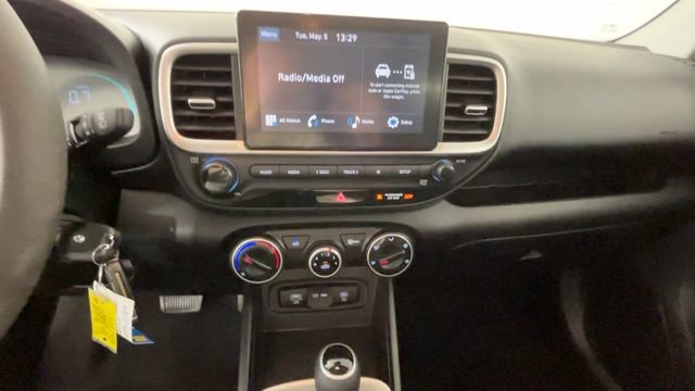 Used 2025 Hyundai Venue SE FWD image 27