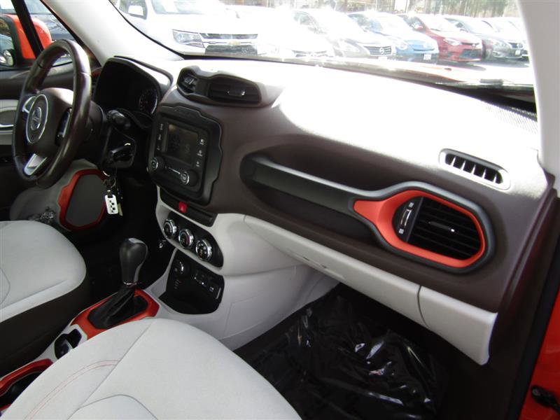 Used 2015 Jeep Renegade Latitude image 32