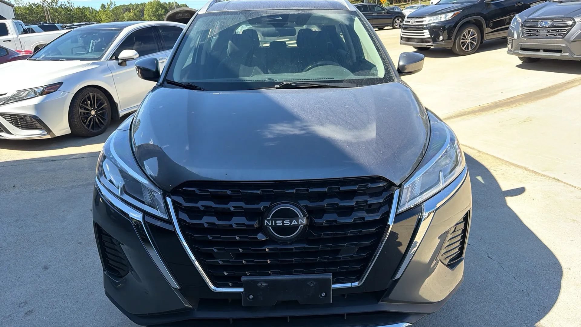 Used 2023 Nissan Kicks SV FWD image 2