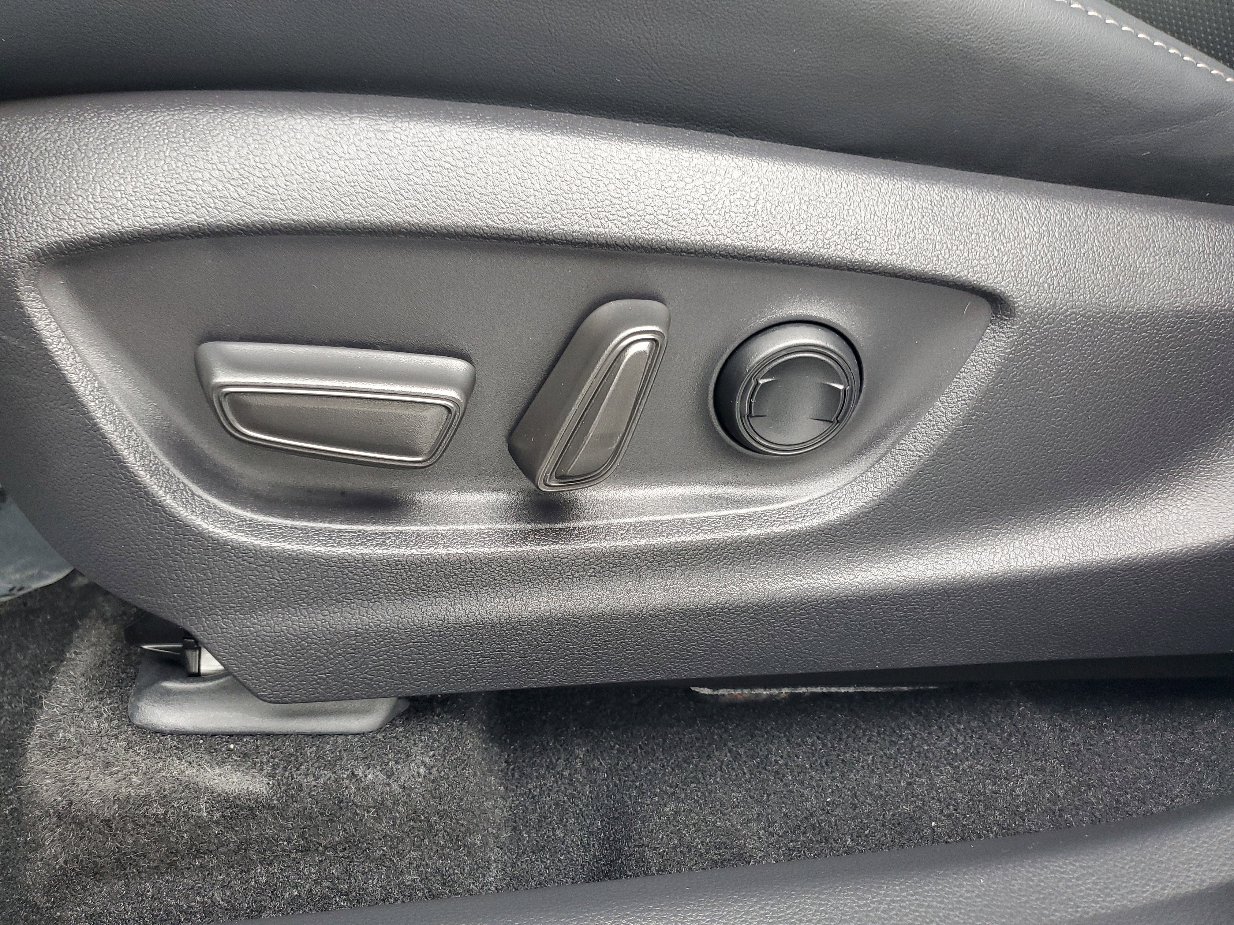 Used 2025 Toyota Crown Signia XLE image 19