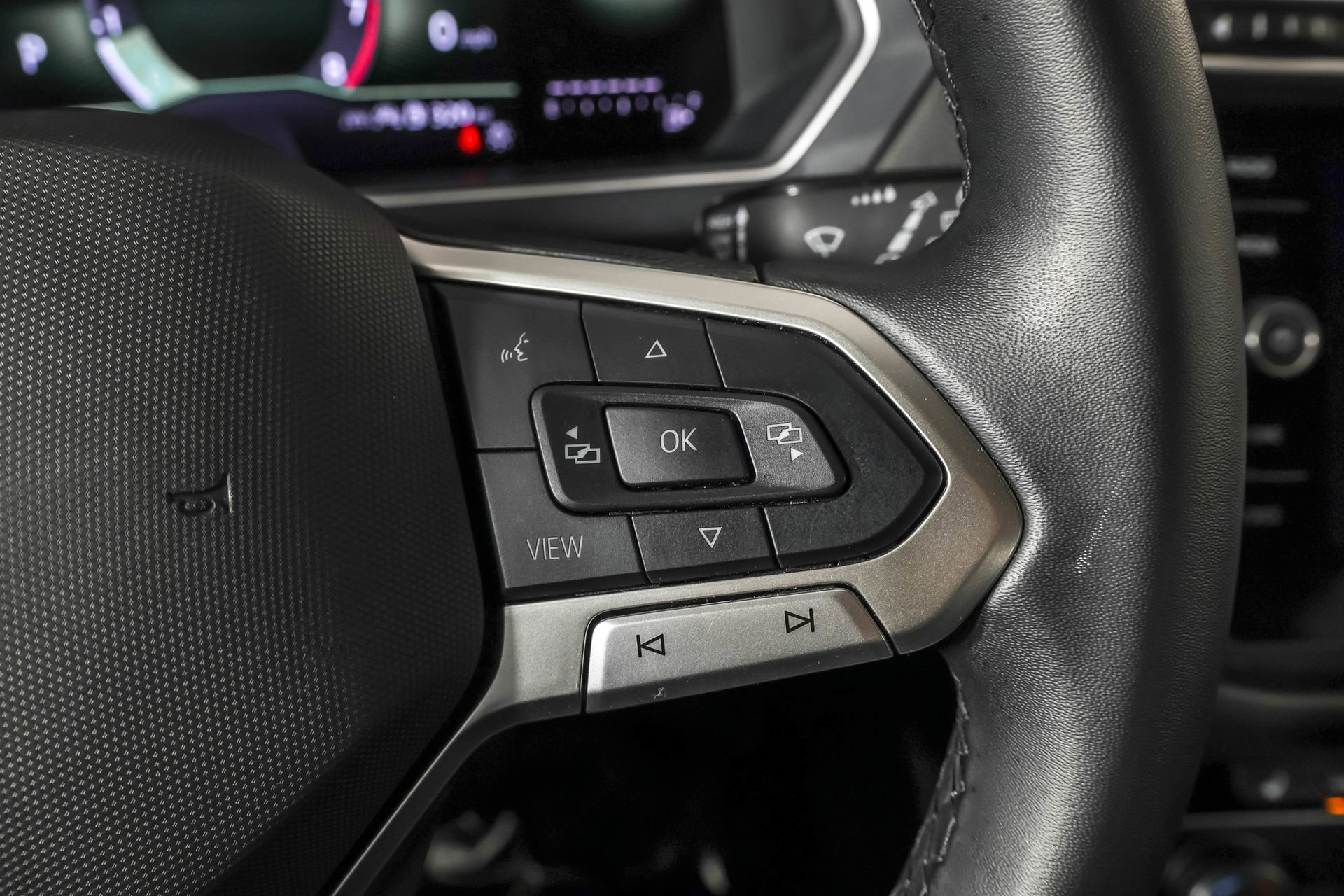 Used 2024 Volkswagen Tiguan Wolfsburg Edition image 29