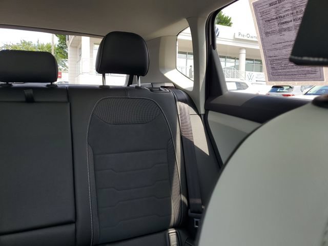 Certified 2025 Volkswagen Taos SE w/ Panoramic Sunroof Package FWD image 12