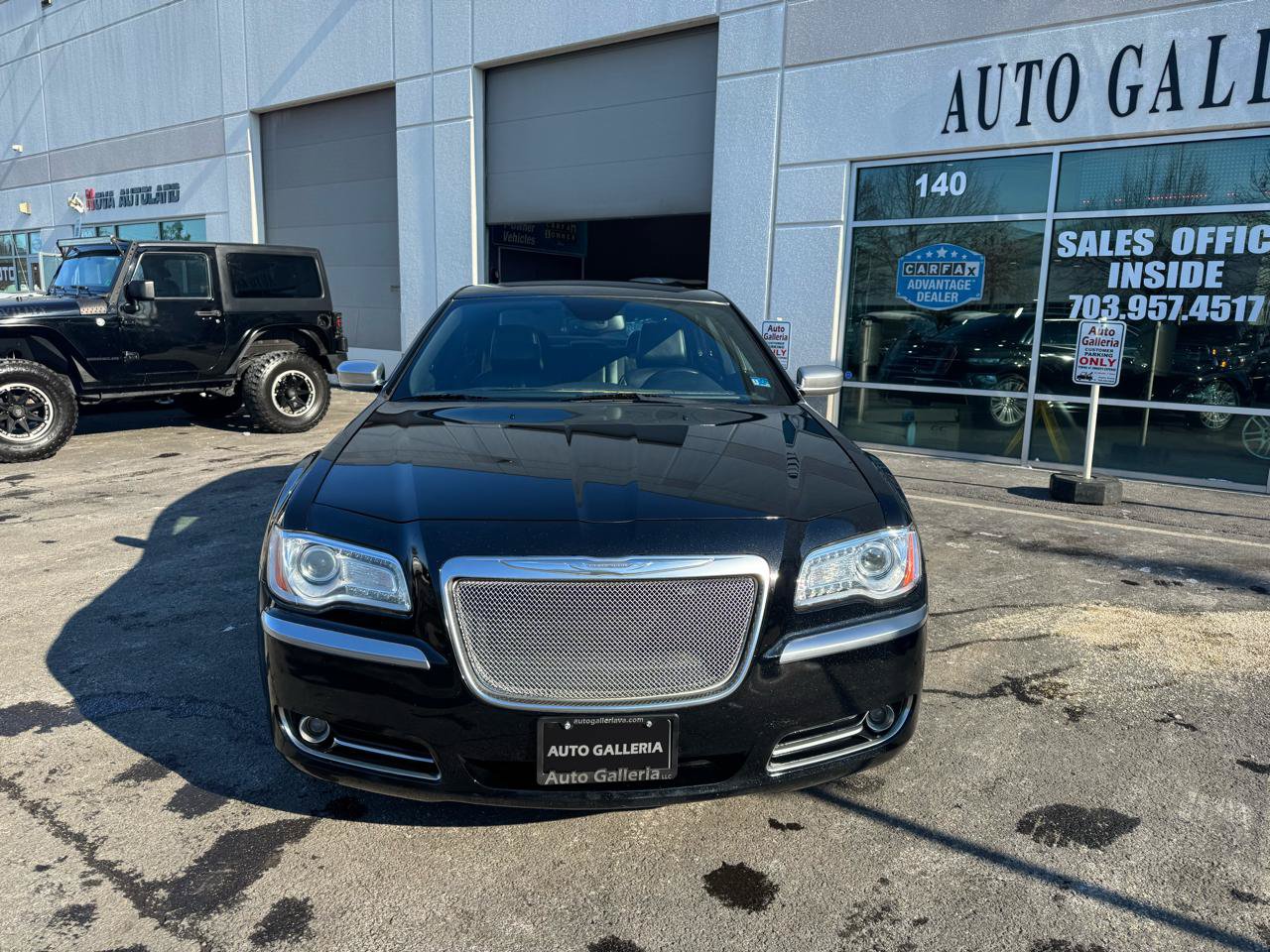 Used 2013 Chrysler 300 C w/ Beats Audio Group RWD image 4