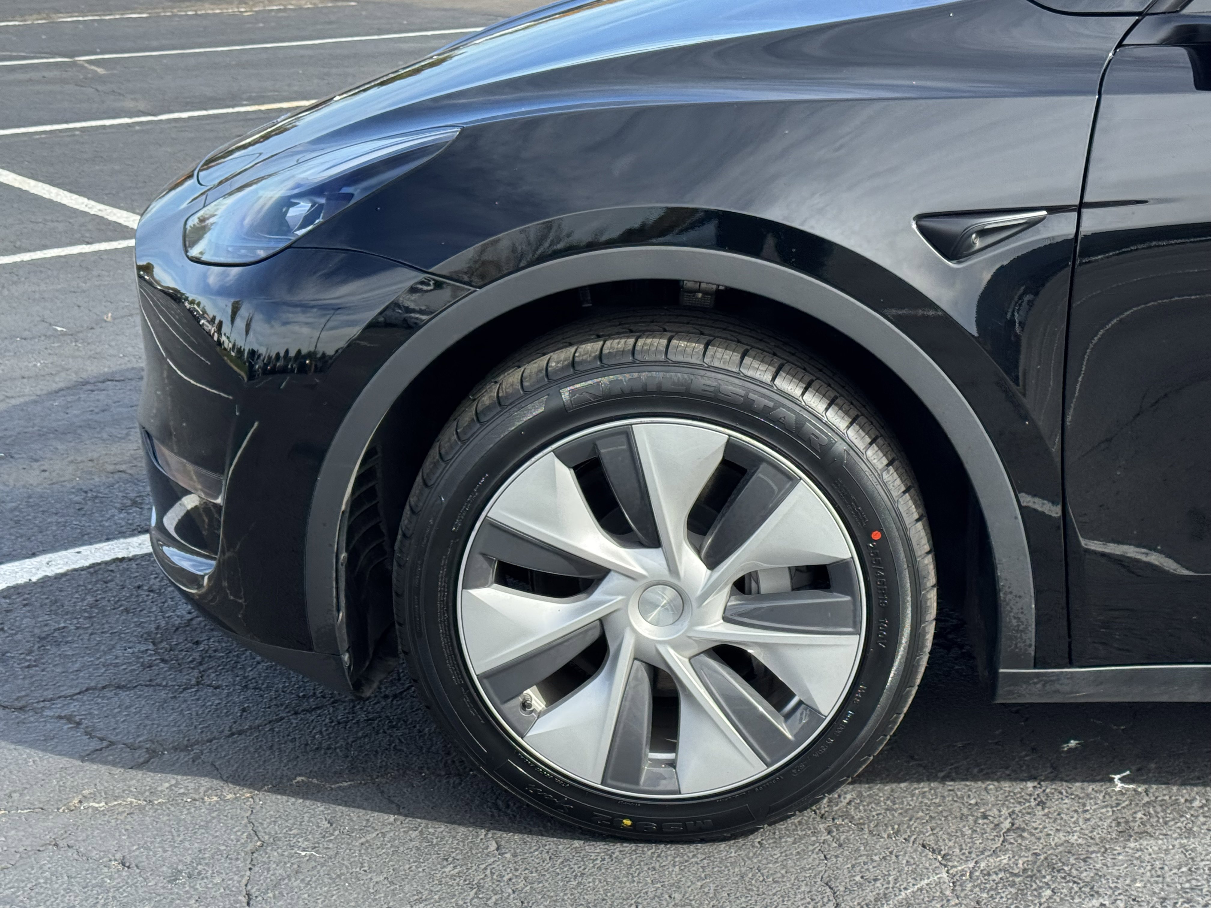 Used 2024 Tesla Model Y 2WD image 33