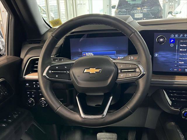 Used 2025 Chevrolet Suburban High Country AWD/4WD image 14