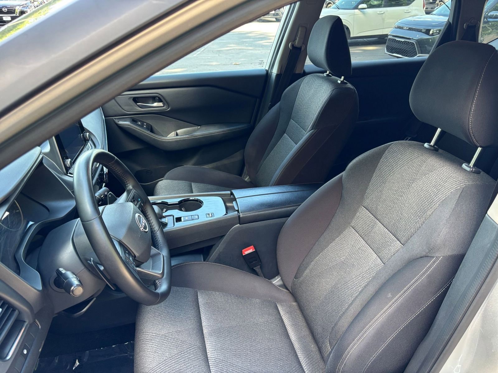 Used 2025 Nissan Rogue SV FWD image 29